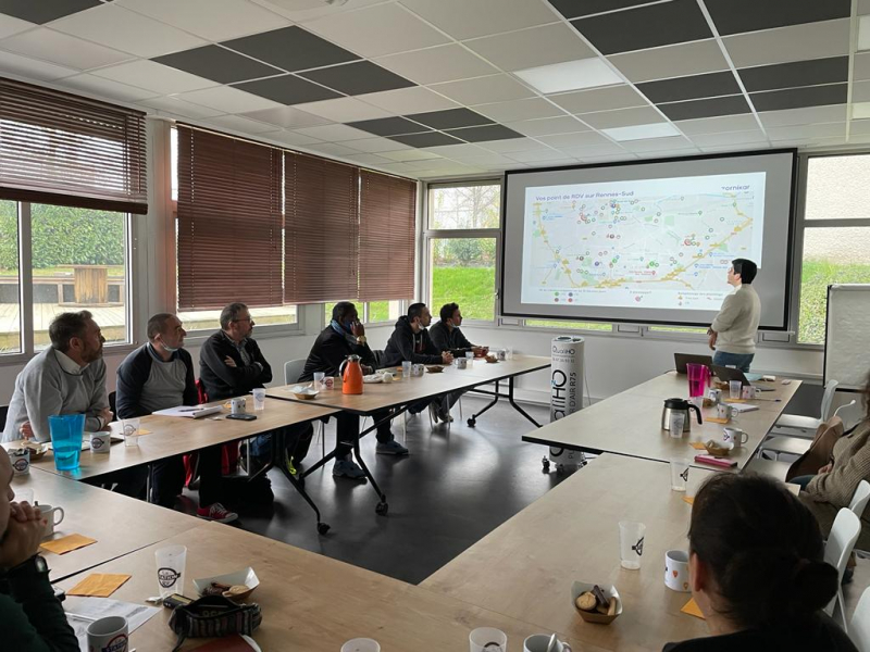 reunion-ornikar-table-forme-u reunion-ornikar-table-forme-u